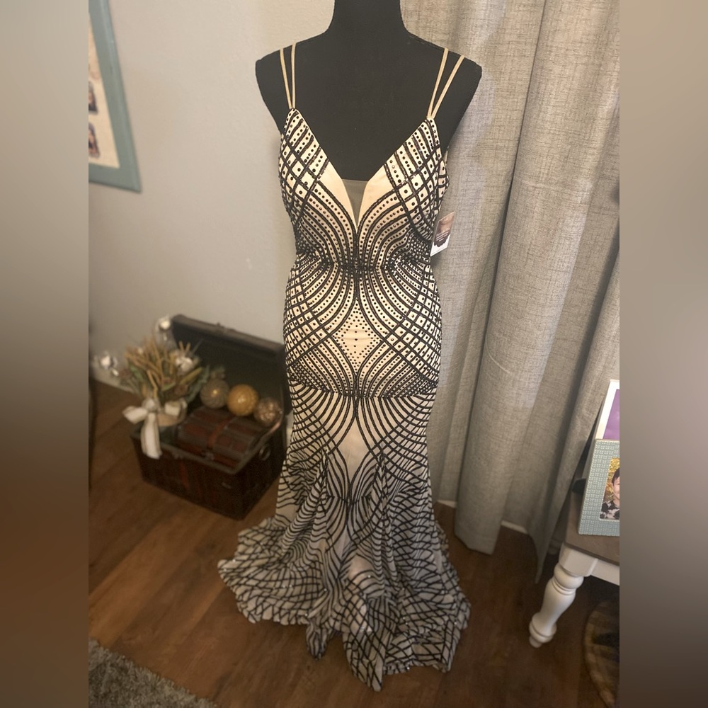 Let’s nude and black sequin formal dress